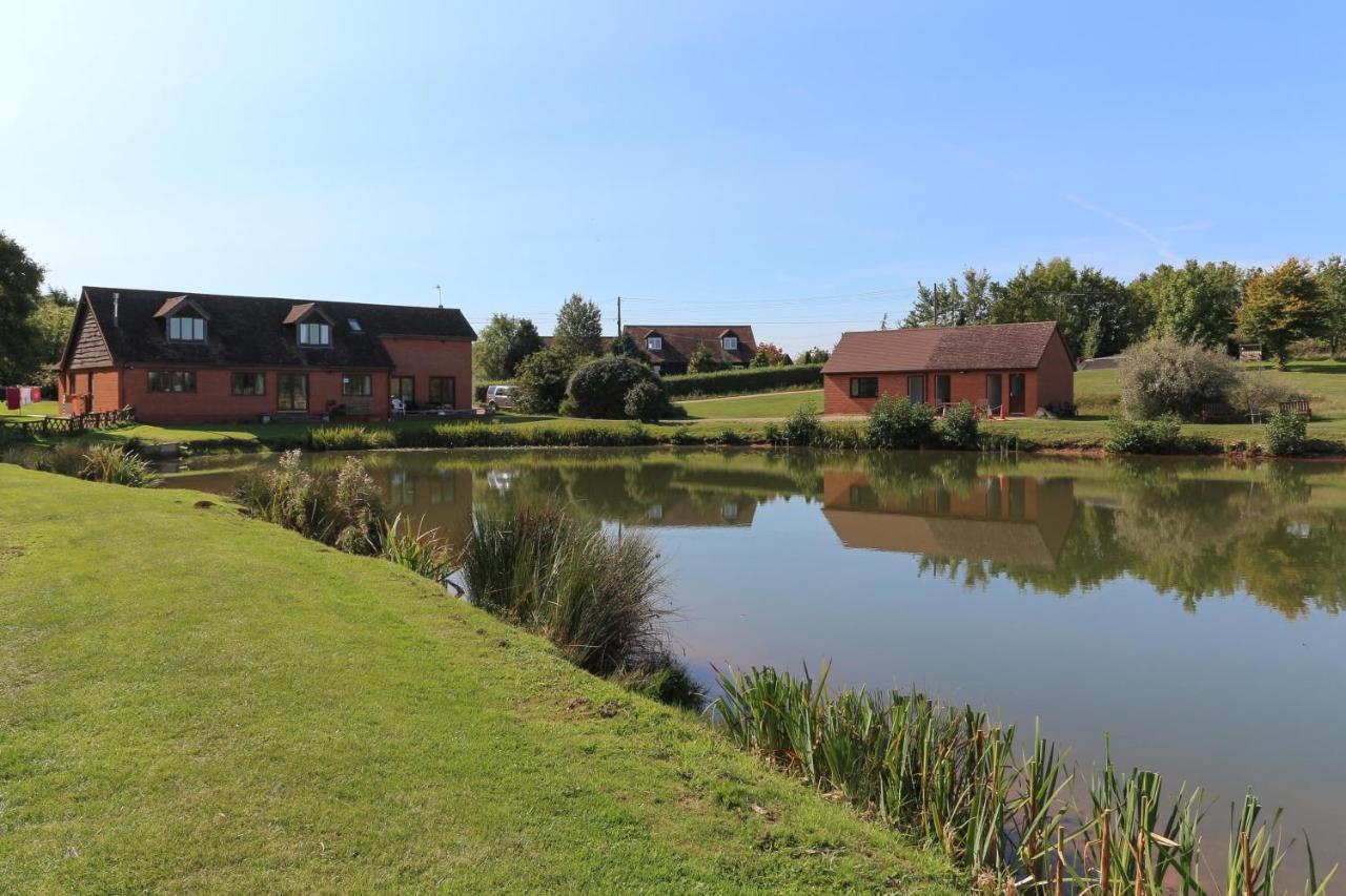 Bransford Farm Fishery & B & B Екстериор снимка