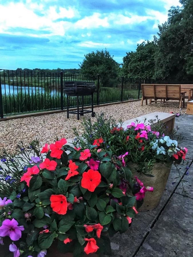 Bransford Farm Fishery & B & B Екстериор снимка