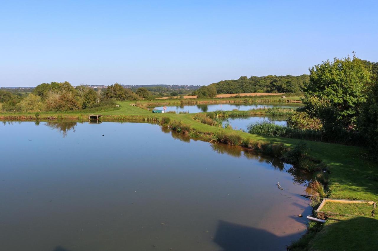 Bransford Farm Fishery & B & B Екстериор снимка