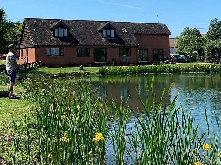 Bransford Farm Fishery & B & B Екстериор снимка