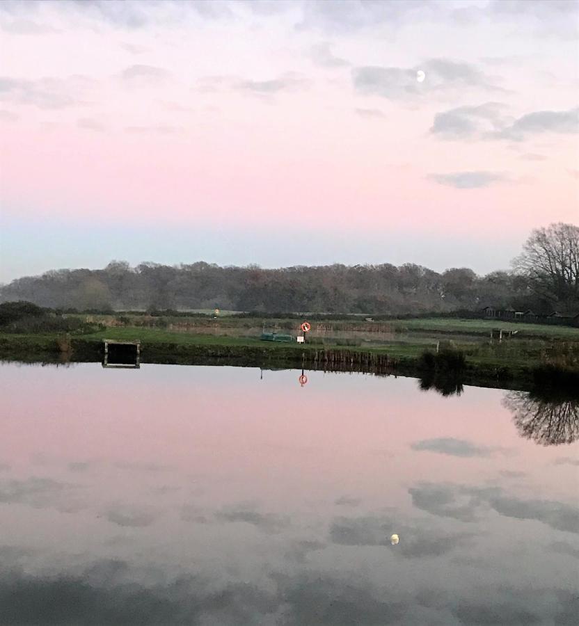 Bransford Farm Fishery & B & B Екстериор снимка