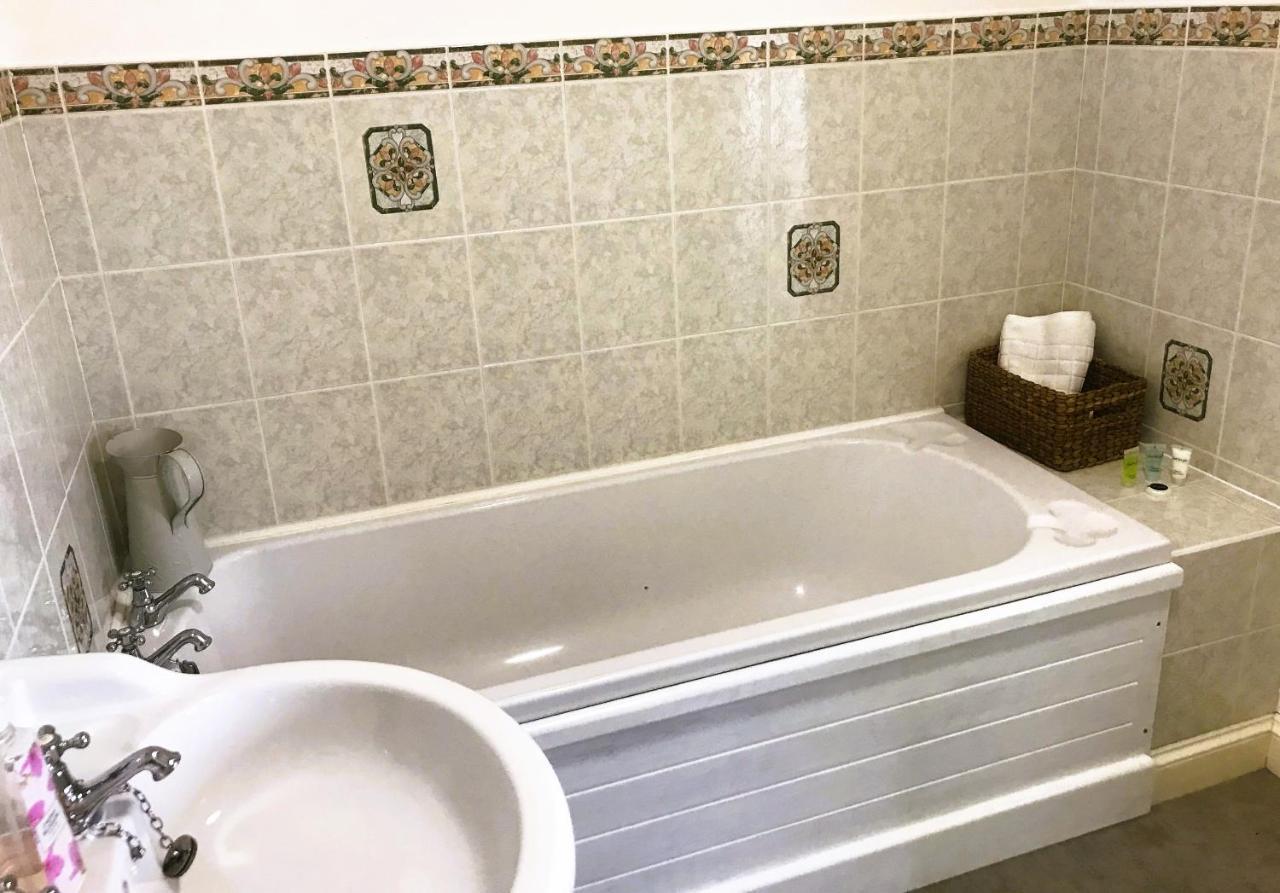 Bransford Farm Fishery & B & B Екстериор снимка