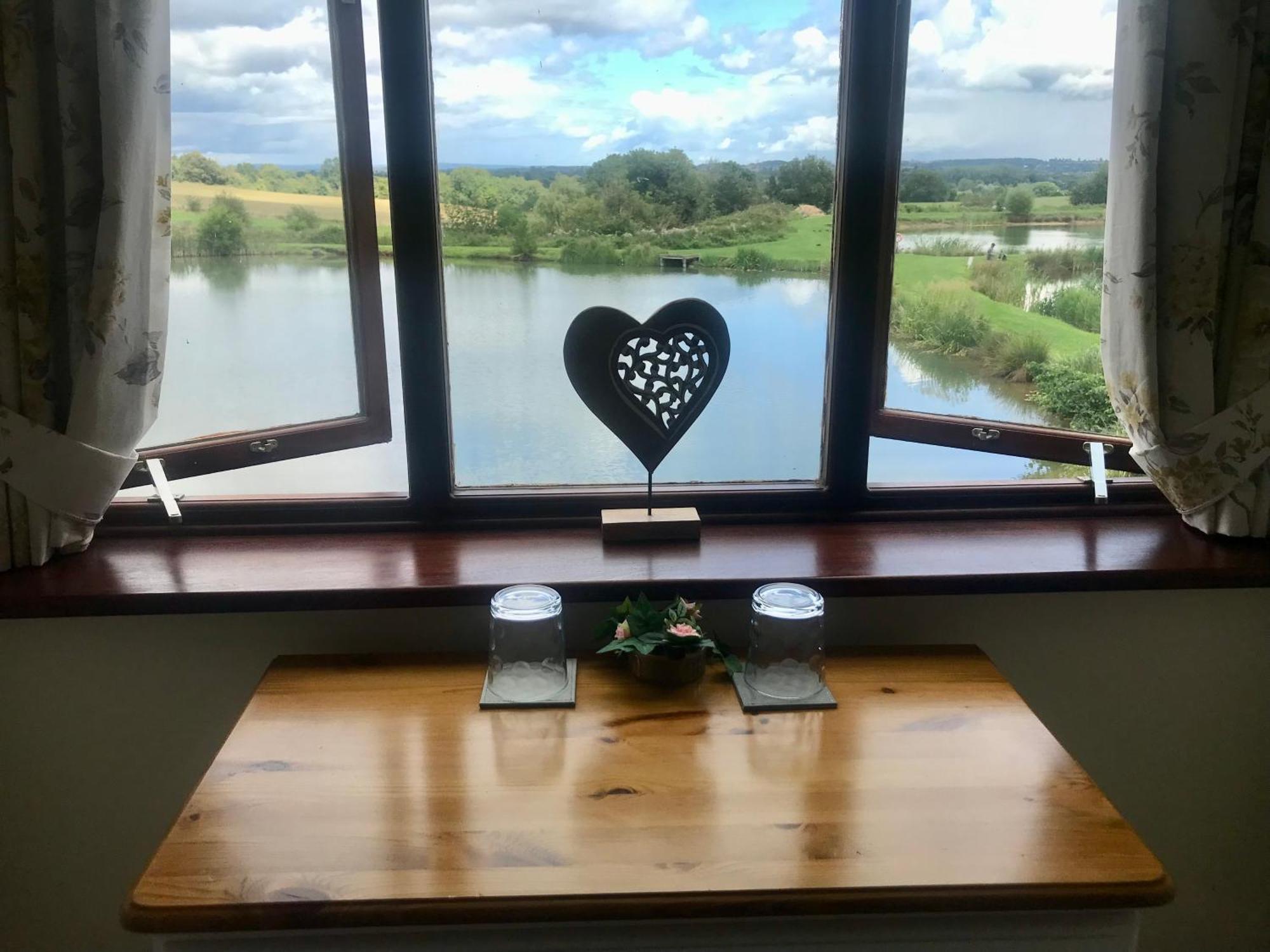 Bransford Farm Fishery & B & B Екстериор снимка