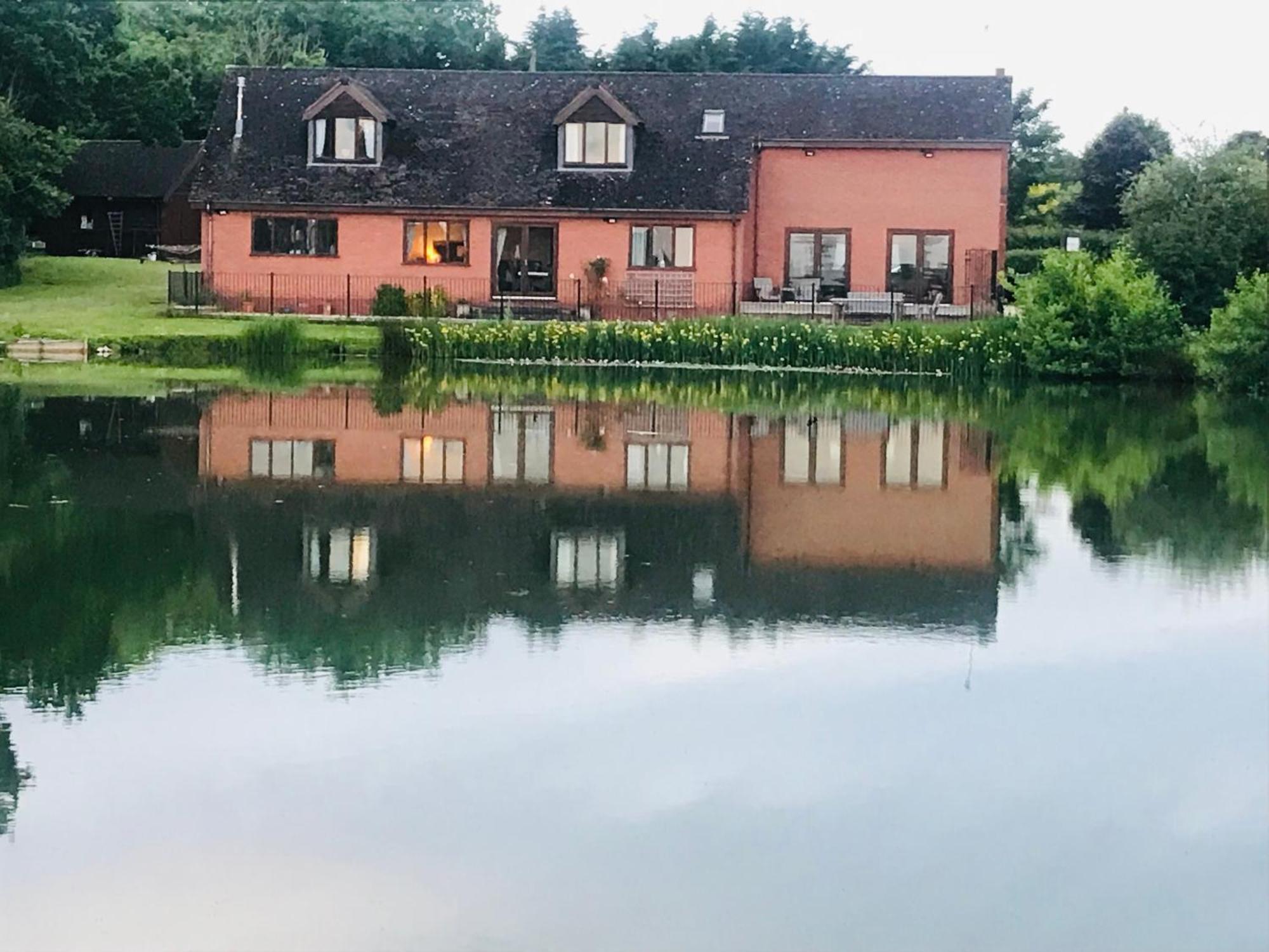 Bransford Farm Fishery & B & B Екстериор снимка